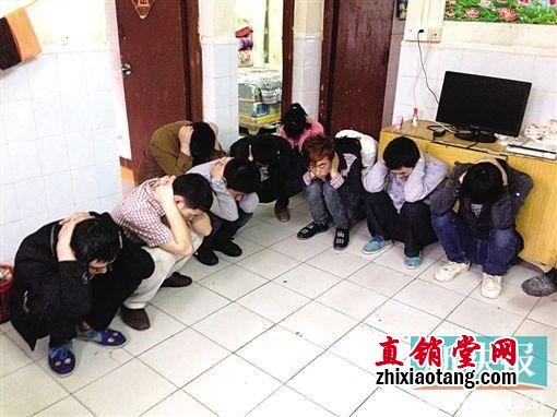 男子约见女网友身陷传销窝 抛出纸条求救(图)