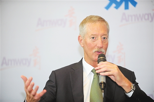 2013年6月,史提夫·温安洛先生当选美国商会主席。