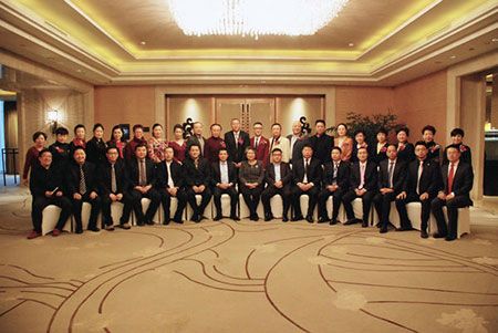 罗麦科技第一届二次经销商代表大会公司领导与委员合影