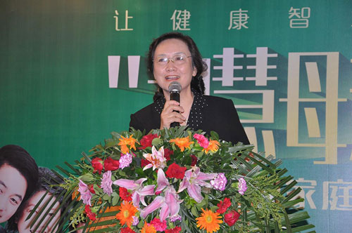 中国女医师协会健康教育专家委员会主任委员李小鹰教授发言