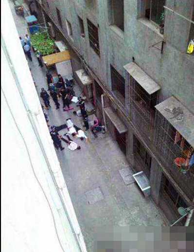 四川传销者袭警事件细节：反锁房门对房内警察殴打(图)