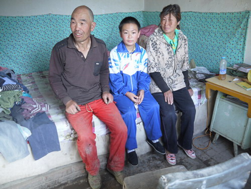 李钰家中年迈多病的奶奶、爷爷及病重的母亲