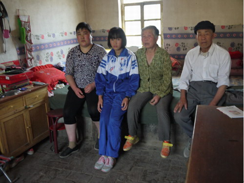 靳亚楠家中一贫如洗