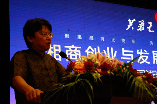 中国湘商力量总评榜评委会主任、中国湘商文化首创者、中华商会领袖联盟主席伍继延致辞