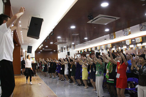 2014尚赫企业舞，跳出了尚赫人的活力，跃动着会议氛围