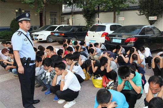 (160多名大学生传销被抓，骗子太高明or学生太天真？)