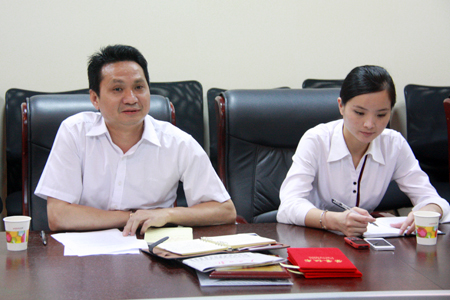 党支部书记王刚主持会议并发表总结讲话