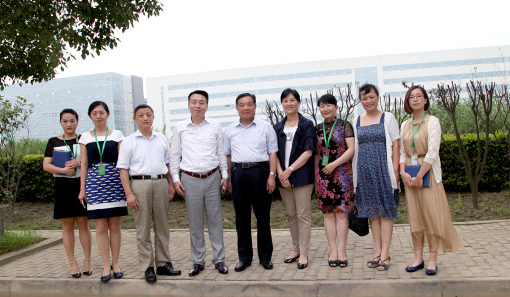 朱理事长一行与徐建成董事长等合影留念