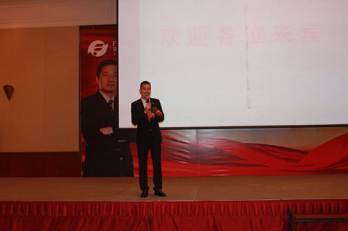 吴瑞敏先生为家人们详细介绍了公司各大产品系列