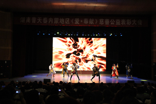 具有特色的歌舞表演