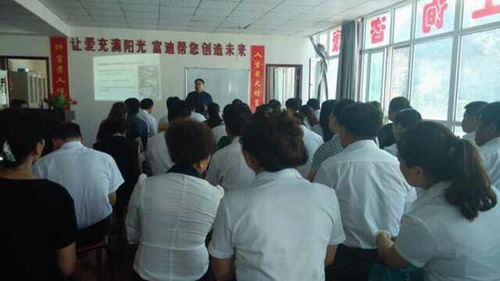 张瑞林先生为家人奉上富迪产品的知识大餐