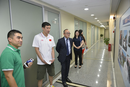 李达兵总裁参观新华网