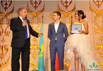 绿世界集团哈沙克斯坦分公司总经理谢尔盖先生讲话