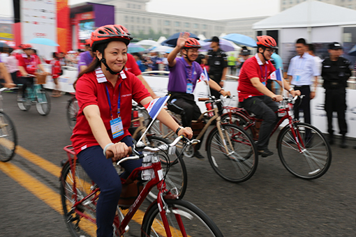 朱侲蝯总裁代表权健参与荣誉骑行