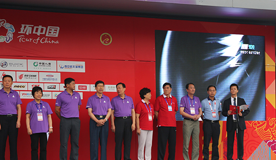 束昱辉董事长受邀为比赛致辞