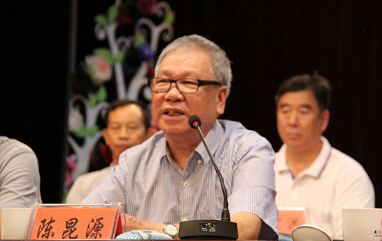 厦门老年大学校长陈昆源称赞金日集团充满爱心、关爱老龄事业