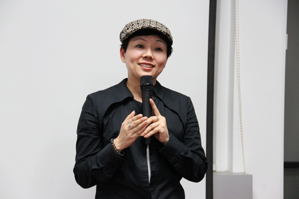 润和集团副总裁李娜发表讲话