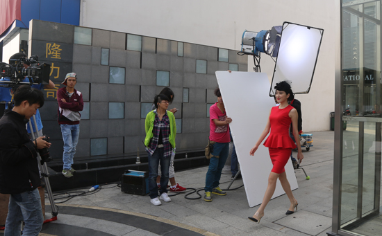 爱让我们在一起,隆力奇