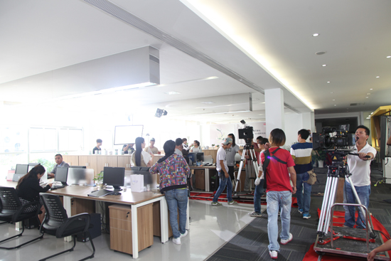 爱让我们在一起,隆力奇