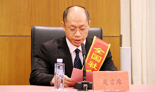 集团董事长陈社行作为获奖代表首个上台发言