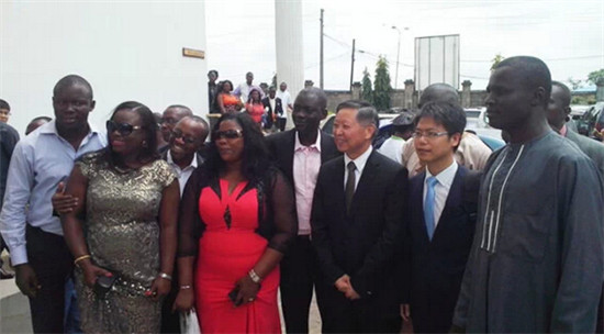 董事长徐之伟及星级董事入场前合影