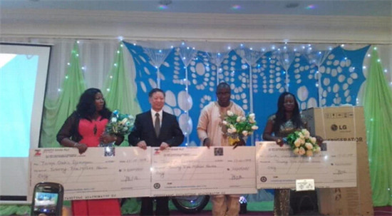 董事长徐之伟为星级董事颁发豪宅支票