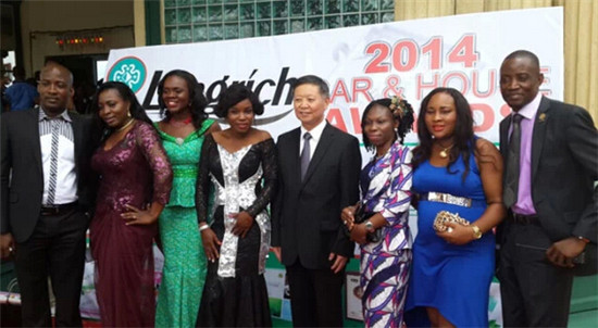 董事长徐之伟与UYO获得车奖经销商合影