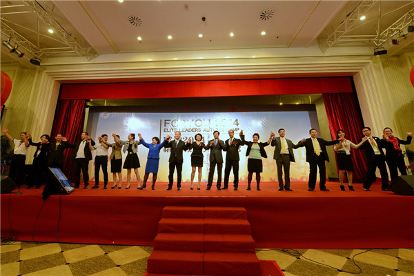 陈怀德先生、胡静女士及一众高管