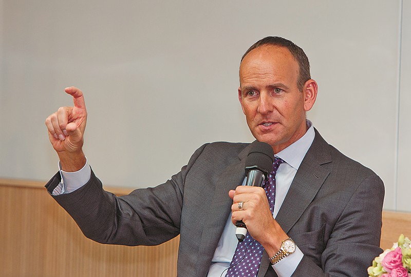 　德·狄维士总裁在接受采访