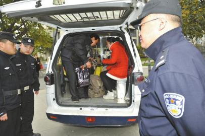 母亲带农药赴四川卧底传销窝 只为救2个女儿