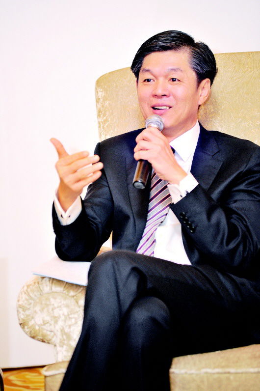 安利大中华区总裁颜志荣