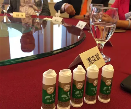 理想•鲜三七口服液亮相香港展销会 获香港市民追捧