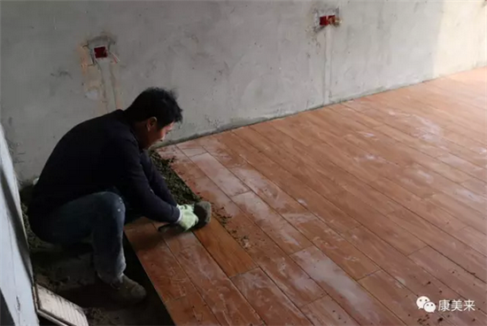 余春富亲自查看康美来会议中心工程进程