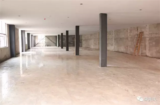 余春富亲自查看康美来会议中心工程进程