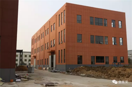 余春富亲自查看康美来会议中心工程进程