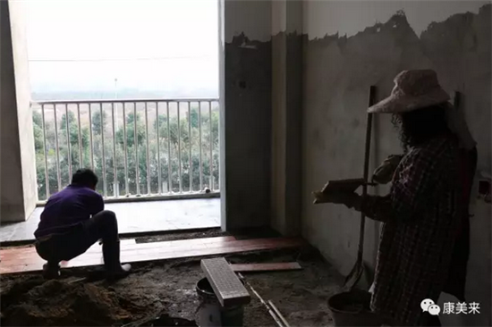 余春富亲自查看康美来会议中心工程进程