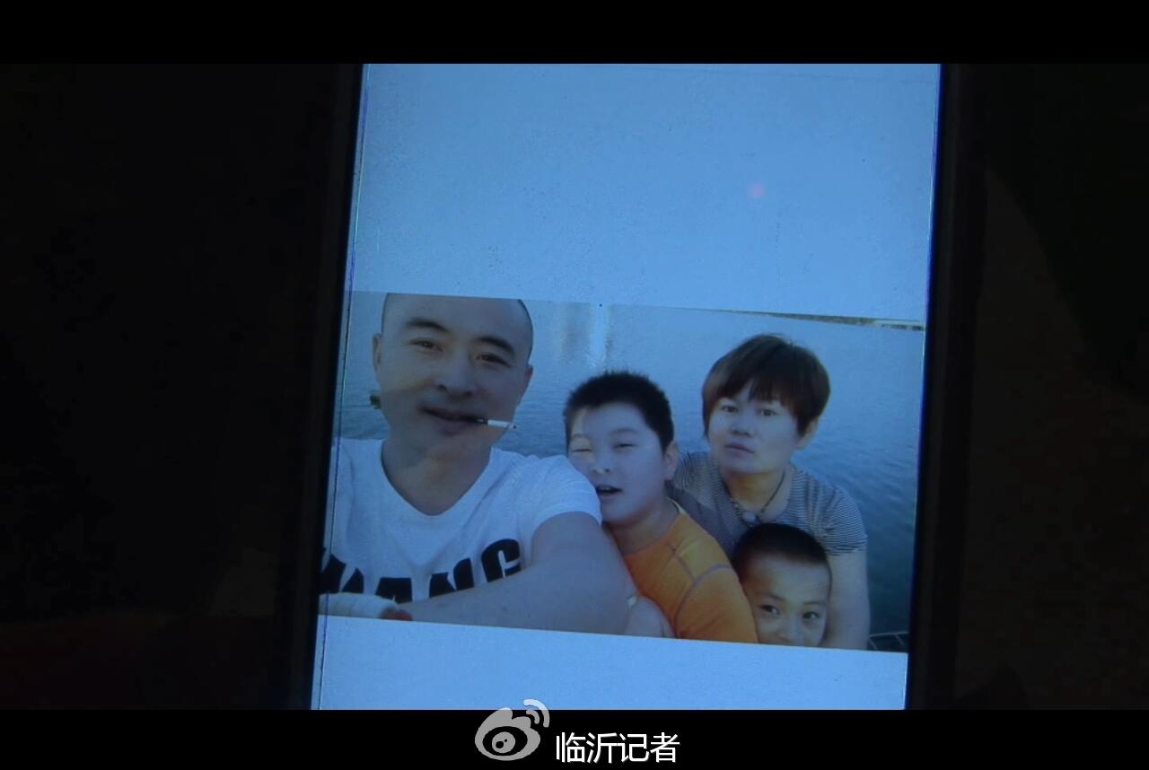 王丽晓一家的合影