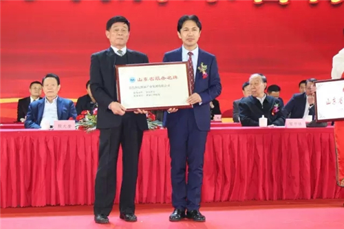 康尔生物“2016年度总结颁奖盛典暨2017年度工作动员誓师大会”盛大开幕