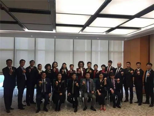 苏州绿叶集团·小商联盟在苏州总部召开2017启动大会