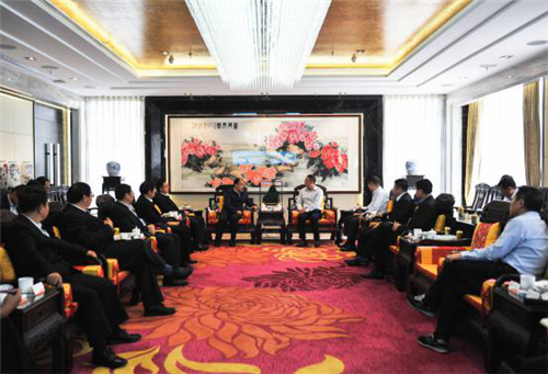 云南玉溪市长张德华率队考察康美药业