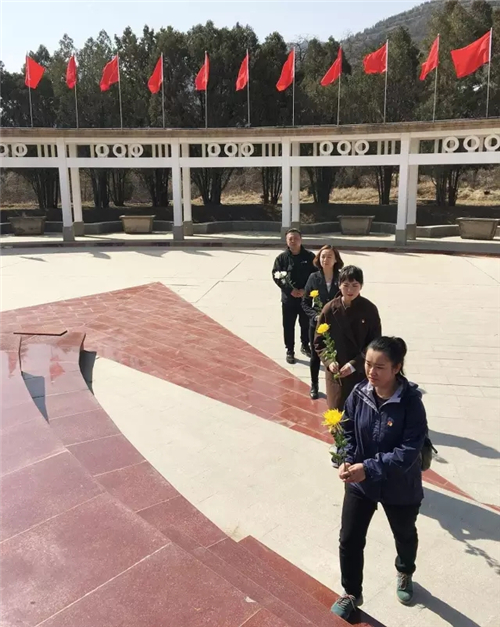 铭记历史缅怀先烈，完美党员开展清明祭扫活动