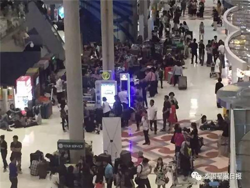泰国2000多游客遭 “零元团”及“直销保健品公司”双重诈骗 滞留机场
