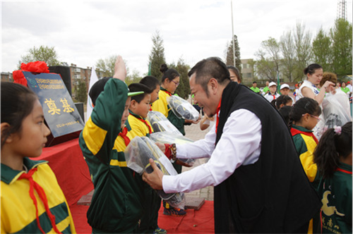 2017让爱传出去——第85所、86所、87所尚赫公益小学揭牌