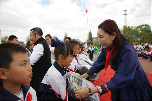 2017让爱传出去——第85所、86所、87所尚赫公益小学揭牌