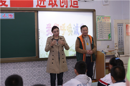 2017让爱传出去——第85所、86所、87所尚赫公益小学揭牌