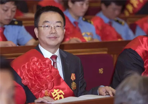 理想副董事长焦少良获“云南省劳动模范”荣誉表彰