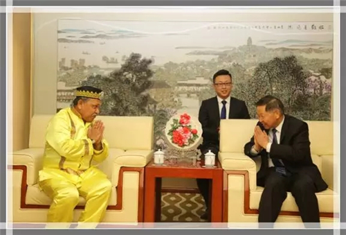 菲律宾巴拉望岛及棉兰岛国王王后一行考察隆力奇