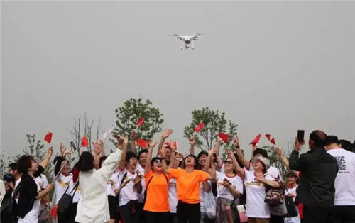 2000市民走进双清湾 无限极养生行走日引爆阜城!