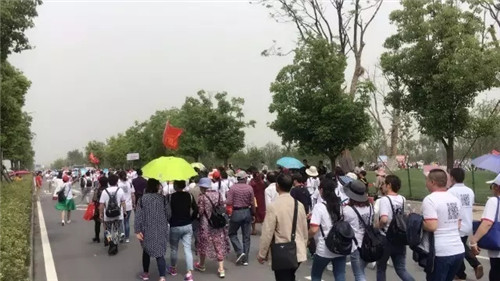 2000市民走进双清湾 无限极养生行走日引爆阜城!