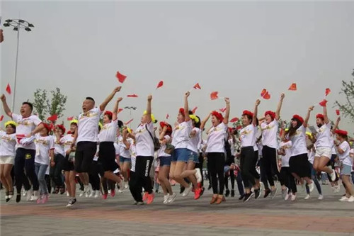 2000市民走进双清湾 无限极养生行走日引爆阜城!